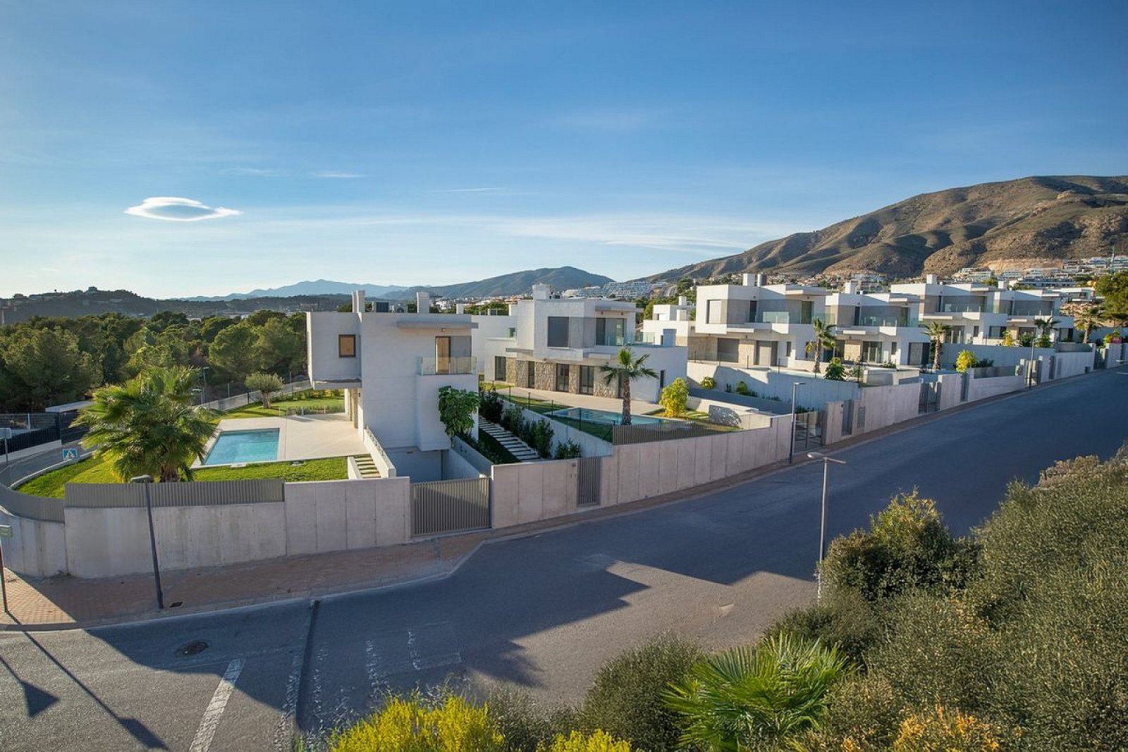 Exklusive Neubauvilla mit Meer- und Bergblick