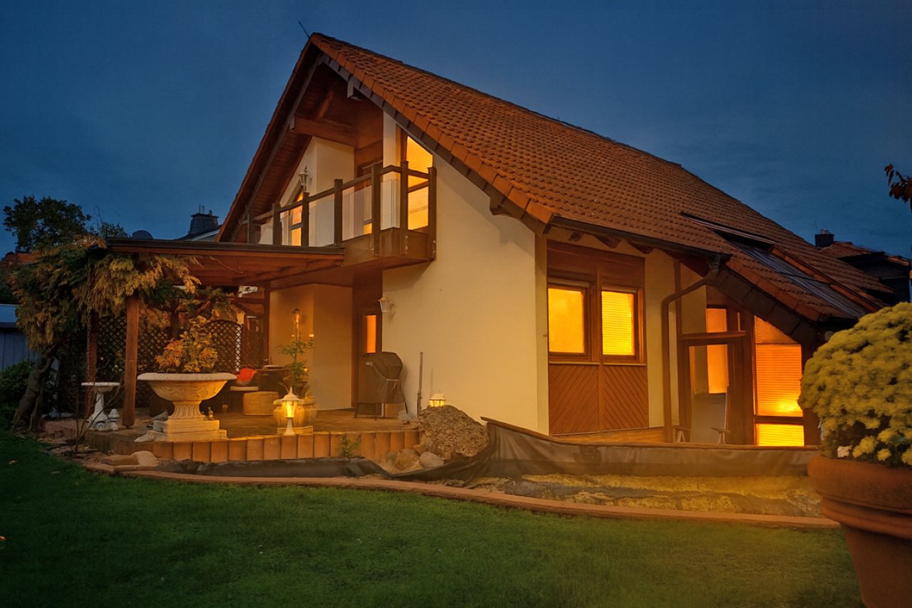 das Hus in der Abendstimmung