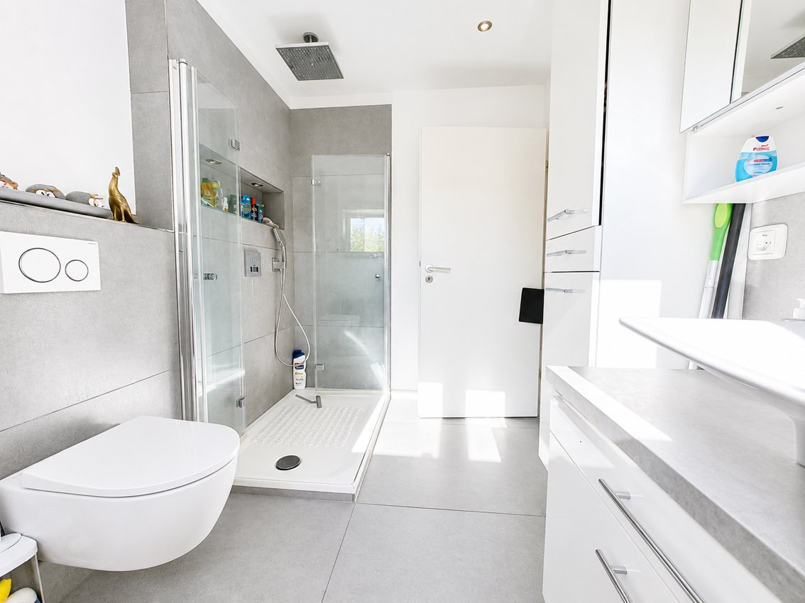 modernisiertes Badezimmer