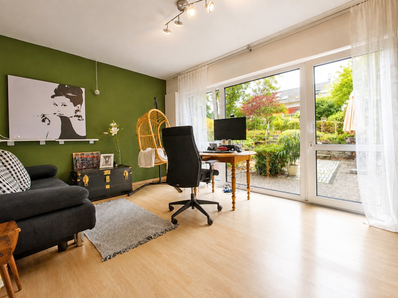 Büro mit Blick in den Garten Büro mit Blick in den Garten
